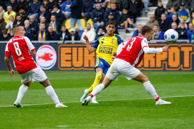 LEEUWARDEN, NETHERLANDS - OCTOBER 18: Ilyes Hamache of SC Cambuur scores the 2-1 during the Eredivisie 2026 27 match between SC Cambuur and AZ Alkmaar at Kooi Stadium on October 18, 2026 in Leeuwarden, Netherlands.  Copyright: xDijksxMedia MBxMediax