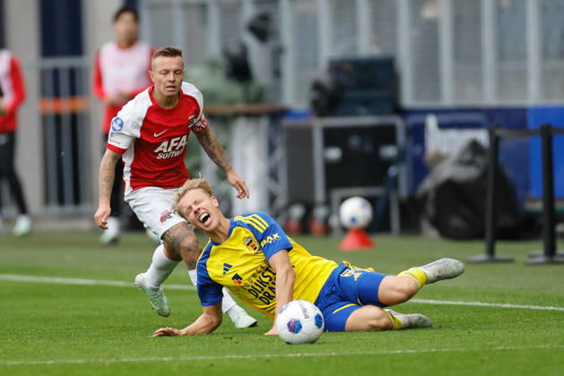 LEEUWARDEN, NETHERLANDS - OCTOBER 18: Jordi Clasie of AZ, Billy van Duijl of SC Cambuur during the Eredivisie 2026 27 match between SC Cambuur and AZ Alkmaar at Kooi Stadium on October 18, 2026 in Leeuwarden, Netherlands.  Copyright: xDijksxMedia MBxMediax