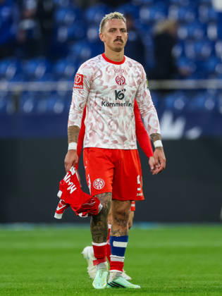 GELSENKIRCHEN, GERMANY - OCTOBER 17: Phillip Tietz of 1. FSV Mainz 05 walks off after the Bundesliga 2026 27 match between FC Schalke 04 and 1. FSV Mainz 05 at Veltins-Arena on October 17, 2026 in Gelsenkirchen, Germany. Copyright: xRenexNijhuis MBxMediax