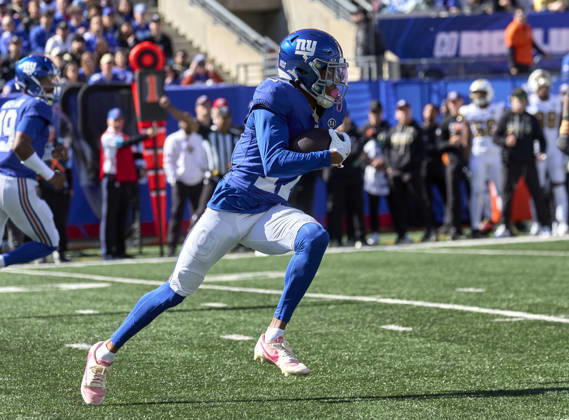 NFL, American Football Herren, USA 2026: Saints Vs Giants SEP 13 New York Giants wide receiver Darnell Mooney (17) on a reverse run against the New Orleans Saints during a NFL game at MetLife Stadium in East Rutherford, New Jersey. Duncan Williams CSM (Credit Image: Duncan Williams Cal Media) East Rutherford New Jersey United States EDITORIAL USE ONLY Copyright: xx ZUMA-20261018_zma_c04_143.jpg DuncanxWilliamsx csmphotothree535865