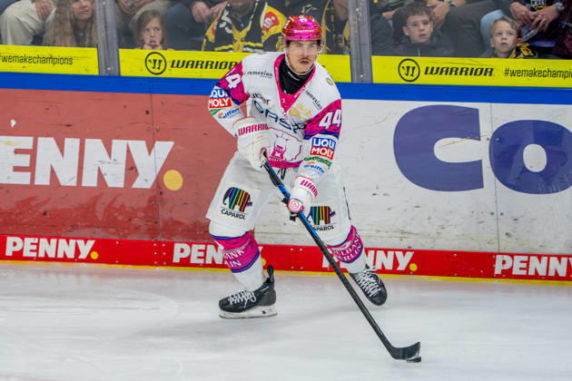 October 18, 2026, xkkux, Ice Hockey, DEL, Krefeld Pinguine vs. Eisbären Berlin, 2026–27 Season, YAYLA Arena, Krefeld, Brandon Davidson, Eisbären Berlin 44, North Rhine-Westphalia, Germany