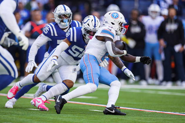 Oct 18, 2026; Indianapolis, IN, USA; Tennessee Titans running back Tyjae Spears (2) runs with he ball during NFL, American Football Herren, USA game action against the Indianapolis Colts at Lucas Oil Stadium. Mandatory Credit: -Cal Media NFL 2026: Titans Vs Colts OCT 18 - ZUMAc04_ 20261018_zma_c04_265 Copyright: xJohnxMersitsx