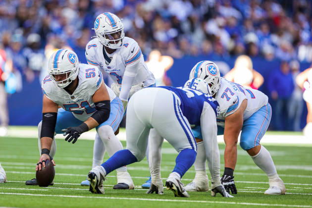 NFL, American Football Herren, USA 2026: Titans Vs Colts OCT 18 Oct 18, 2026; Indianapolis, IN, USA; Tennessee Titans quarterback Cam Ward (1) directs the offense during NFL game action against the Indianapolis Colts at Lucas Oil Stadium. Mandatory Credit: John Mersits-Cal Media (Credit Image: Â John Mersits Cal Sport Media) Indianapolis In USA EDITORIAL USE ONLY Copyright: xx ZUMA-20261018_zma_c04_329.jpg JohnxMersitsx csmphotothree536019