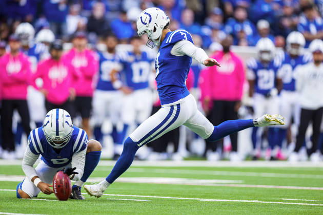 Oct 18, 2026; Indianapolis, IN, USA; Indianapolis Colts place kicker Spencer Shrader (3) kicks field goal out of hold by Indianapolis Colts punter Rigoberto Sanchez (8) during NFL, American Football Herren, USA game action against the Tennessee Titans at Lucas Oil Stadium. Mandatory Credit: -Cal Media Indianapolis USA - ZUMAc04_ 20261018_zma_c04_269 Copyright: xJohnxMersitsx