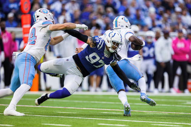 Oct 18, 2026; Indianapolis, IN, USA; Indianapolis Colts defensive end Laiatu Latu (97) pressures Tennessee Titans quarterback Cam Ward (1) during NFL, American Football Herren, USA game action at Lucas Oil Stadium. Mandatory Credit: -Cal Media Indianapolis USA - ZUMAc04_ 20261018_zma_c04_285 Copyright: xJohnxMersitsx
