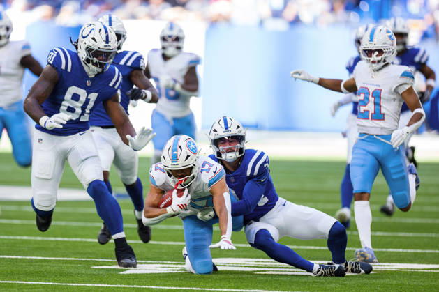 Oct 18, 2026; Indianapolis, IN, USA; Tennessee Titans wide receiver Chimere Dike (17) returns punt during NFL, American Football Herren, USA game action against the Indianapolis Colts at Lucas Oil Stadium. Mandatory Credit: -Cal Media Indianapolis USA - ZUMAc04_ 20261018_zma_c04_336 Copyright: xJohnxMersitsx