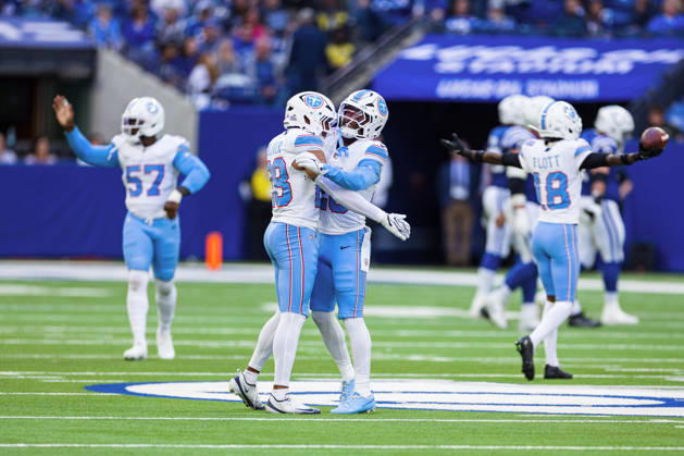 Oct 18, 2026; Indianapolis, IN, USA; Tennessee Titans defenders react during NFL, American Football Herren, USA game action against the Indianapolis Colts at Lucas Oil Stadium. Mandatory Credit: -Cal Media Indianapolis USA - ZUMAc04_ 20261018_zma_c04_340 Copyright: xJohnxMersitsx