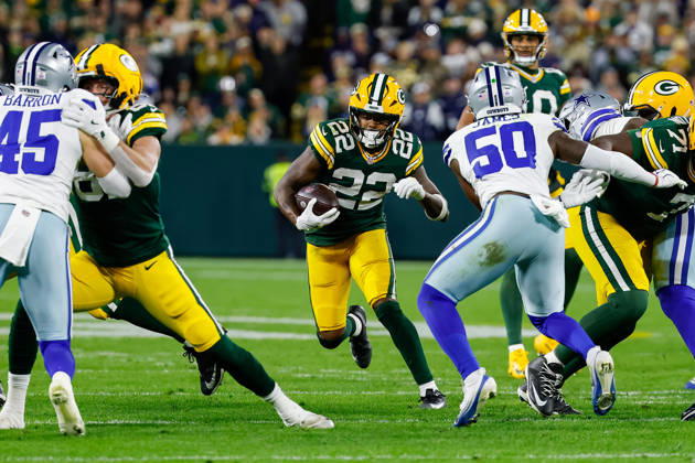 Oct 18, 2026; Green Bay, WI, USA; Green Bay Packers running back Pierre Strong Jr. (22) running the ball during the NFL, American Football Herren, USA game against the Dallas Cowboys at Lambeau Field. Mandatory Credit: -Cal Media. Green Bay USA - ZUMAc04_ 20261018_zma_c04_448 Copyright: xDarrenxLeex