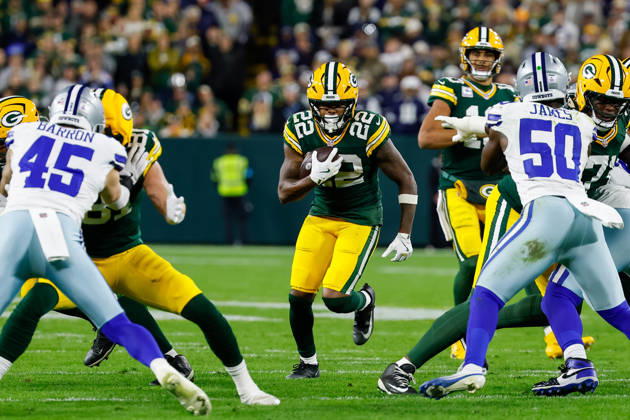 Oct 18, 2026; Green Bay, WI, USA; Green Bay Packers running back Pierre Strong Jr. (22) running the ball during the NFL, American Football Herren, USA game against the Dallas Cowboys at Lambeau Field. Mandatory Credit: -Cal Media. Green Bay USA - ZUMAc04_ 20261018_zma_c04_453 Copyright: xDarrenxLeex
