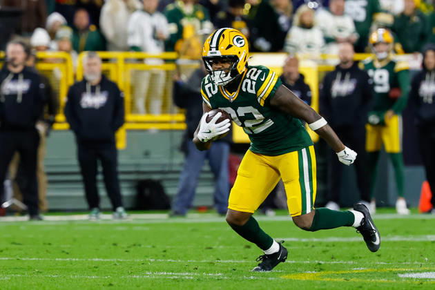 Oct 18, 2026; Green Bay, WI, USA; Green Bay Packers running back Pierre Strong Jr. (22) running the ball during the NFL, American Football Herren, USA game against the Dallas Cowboys at Lambeau Field. Mandatory Credit: -Cal Media. Green Bay USA - ZUMAc04_ 20261018_zma_c04_455 Copyright: xDarrenxLeex