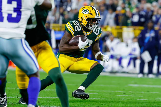 Oct 18, 2026; Green Bay, WI, USA; Green Bay Packers running back Pierre Strong Jr. (22) running the ball during the NFL, American Football Herren, USA game against the Dallas Cowboys at Lambeau Field. Mandatory Credit: -Cal Media. Green Bay USA - ZUMAc04_ 20261018_zma_c04_498 Copyright: xDarrenxLeex