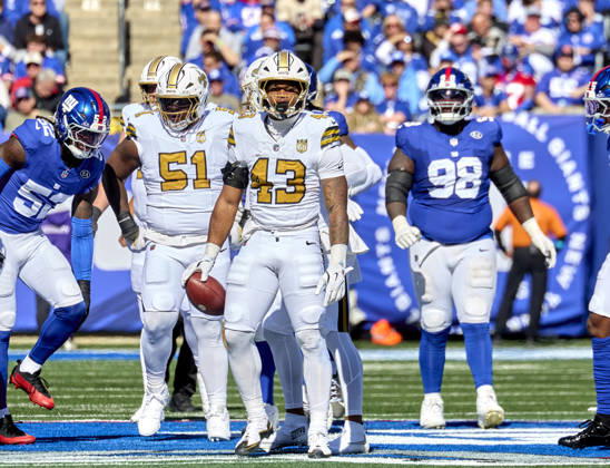 New Orleans Saints quarterback Tyler Shough (6) hands off to running back Alvin Kamara (41) against the New York Giants during a NFL, American Football Herren, USA game at MetLife Stadium in East Rutherford, New Jersey. CSM NFL 2026: Saints Vs Giants SEP 13  - ZUMAc04_ 20261019_zma_c04_007 Copyright: xDuncanxWilliamsx
