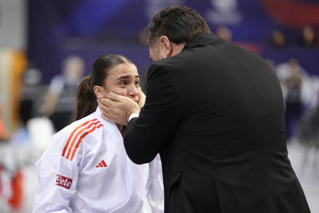 2026 World Cadet, Junior & U21, U 21 Karate Championships BIELSKO-BIALA, POLAND - OCTOBER 17: Ilaria Bianco of Italy celebrates with a coach after winning the junior female kumite -53kg bronze-medal bout at the 2026 World Cadet, Junior & U21 Karate Championships at Hala Pod Debowcem on October 17, 2026 in Bielsko-Biala, Poland. Bielsko-Biala Hala Pod Debowcem Poland Copyright: x2026xKaratexInsights PSxImagesxKjetilxWaber KaratexInsightsx