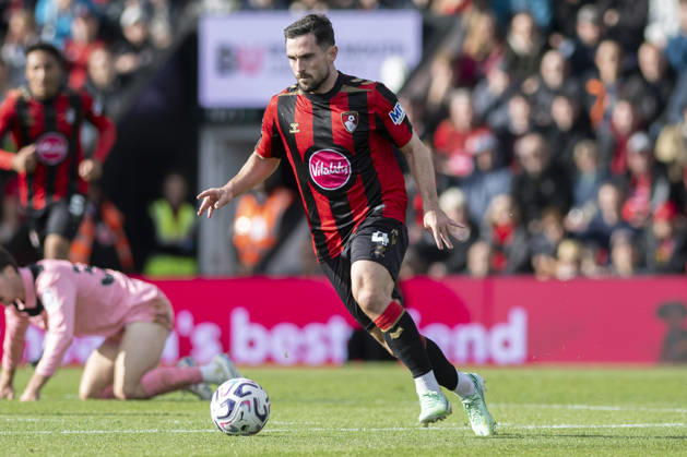 AFC Bournemouth v Sunderland, Premier League Lewis Cook of Bournemouth during the AFC Bournemouth v Sunderland Premier League match at Vitality Stadium, Bournemouth, England on 18 October 2026 Credit: Andy Thomas Every Second Media Editorial use only. All images are copyright Every Second Media Limited. No images may be reproduced without prior permission. All rights reserved. Premier League and Football League images are subject to licensing agreements with Football DataCo Limited. see https: www.football-dataco.com Copyright: xIMAGO EveryxSecondxMediax ESM-2234-0095 AndyxThomasx xEveryxSecondxMediax