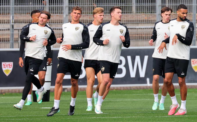 October 19, 2026, Stuttgart, Soccer, UEFA Champions League, 2026–2027 season, VfB Stuttgart practice, Maximilian Mittelstädt on the left