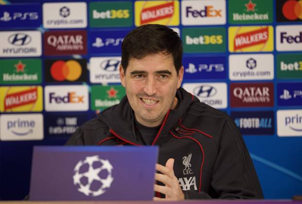 Football - UEFA Champions League - Liverpool FC v Villarreal CF - MD-1 LIVERPOOL, ENGLAND - Monday, October 19, 2026: Liverpool s head coach Andoni Iraola during a press conference, PK, Pressekonferenz at Anfield ahead of the UEFA Champions League 2026 27 League Phase MD3 match between Liverpool FC and Villarreal CF. (Photo by David Rawcliffe Propaganda) LIVERPOOL Anfield MERSEYSIDE ENGLAND  Copyright: xDavidxRawcliffex 2026-10-19-Liverpool_Villarreal_MD-1-092