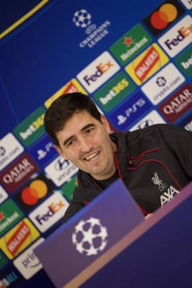 Football - UEFA Champions League - Liverpool FC v Villarreal CF - MD-1 LIVERPOOL, ENGLAND - Monday, October 19, 2026: Liverpool s head coach Andoni Iraola during a press conference, PK, Pressekonferenz at Anfield ahead of the UEFA Champions League 2026 27 League Phase MD3 match between Liverpool FC and Villarreal CF. (Photo by David Rawcliffe Propaganda) LIVERPOOL Anfield MERSEYSIDE ENGLAND  Copyright: xDavidxRawcliffex 2026-10-19-Liverpool_Villarreal_MD-1-097