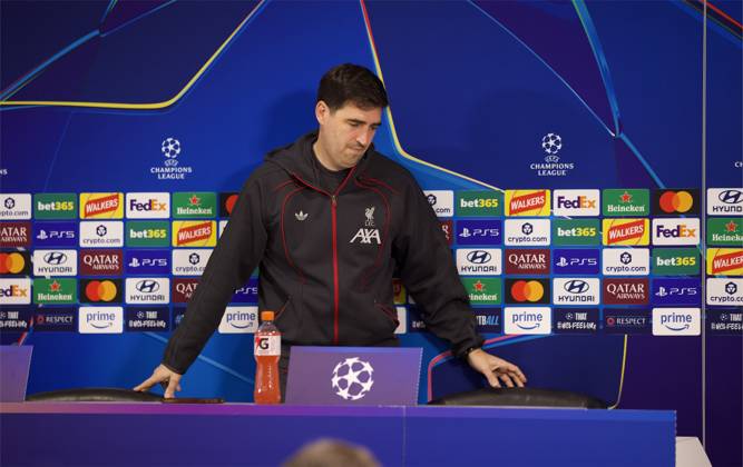 Football - UEFA Champions League - Liverpool FC v Villarreal CF - MD-1 LIVERPOOL, ENGLAND - Monday, October 19, 2026: Liverpool s head coach Andoni Iraola during a press conference, PK, Pressekonferenz at Anfield ahead of the UEFA Champions League 2026 27 League Phase MD3 match between Liverpool FC and Villarreal CF. (Photo by David Rawcliffe Propaganda) LIVERPOOL Anfield MERSEYSIDE ENGLAND  Copyright: xDavidxRawcliffex 2026-10-19-Liverpool_Villarreal_MD-1-106