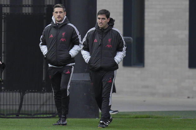 Liverpool Training, Champions League Liverpool FC manager Andoni Iraola walks out to the pitches during the Liverpool Training Session ahead of the UEFA Champions League Matchday 3 v Villarreal CF, AXA Training Centre, Liverpool, United Kingdom on 19 October 2026 Credit: Steve Flynn Every Second Media Editorial use only. All images are copyright Every Second Media Limited. No images may be reproduced without prior permission. Copyright: xIMAGO EveryxSecondxMediax ESM-2242-0001 StevexFlynnx xEveryxSecondxMediax