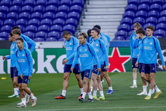 PORTO , 19-10-2026 , Estadio do Dragao , season 2026 2027 , UEFA Champions League football , press conference, PK, Pressekonferenz PSV , Picture shows players of PSV during the warming up Press conference and training PSV  x208823110x Copyright: