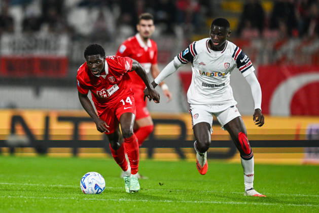 Ebenezer Akinsanmiro of AC Monza in action during the Serie A soccer match between AC Monza and Cagliari Calcio the Brianteo Stadium in Monza, north Italy - October 19, 2026. - Soccer.  Copyright: xTizianoxBallabio LaPressex