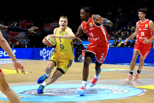 October 19, 2026, Germany, GER, DEU, Basketball, BBL Cup, Day 1, 2026–2027 Season, Berlin, ALBA Berlin vs. Bamberg, Sam Griesel (ALBA Berlin 5), Hason Ward (Bamberg 20), nordphoto GmbH, Engler Berlin, Uber Arena, Berlin, Germany Copyright: xNordphotox xEnglerx
