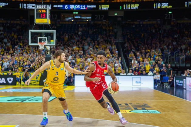 Pictured: Mylik Wilson (BMA365 Bamberg Baskets), 10; Jordan Ford (ALBA BERLIN), 3 19 10 2026; Alba Berlin vs. BMA365 Bamberg Baskets, BBL Cup Round of 16, Basketball, 2026–27 Season, Uber Arena Copyright: HMBxMedia xPascalxSpanehl