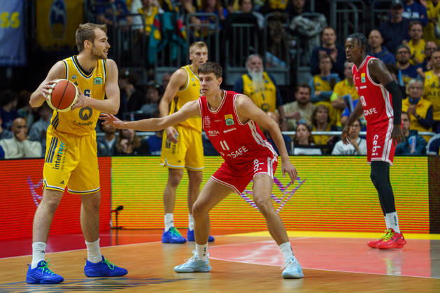 Pictured: Malte Delow, ALBA BERLIN, 6, Richard Balint, BMA365 Bamberg Baskets, 11 19 10 2026, Alba Berlin vs. BMA365 Bamberg Baskets, BBL Cup Round of 16, Basketball, 2026–27 Season, Uber Arena Copyright: HMBxMedia xPascalxSpanehl