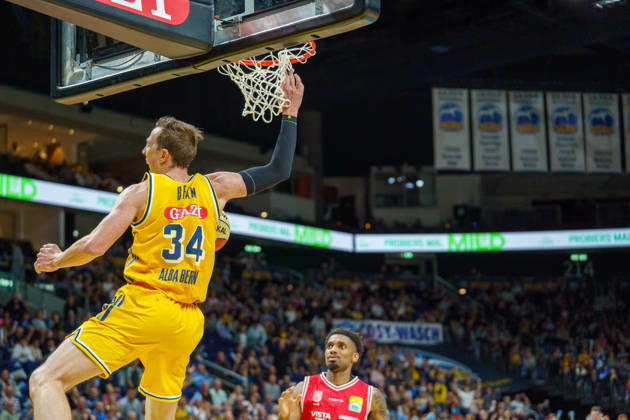 Pictured: Justin Bean, ALBA BERLIN, 34, Dunk, October 19, 2026, Alba Berlin vs. Bamberg Baskets (BMA365), BBL Cup Round of 16, Basketball, 2026–27 Season, Uber Arena Copyright: HMBxMedia xPascalxSpanehl
