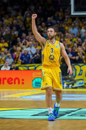 Pictured: Jordan Ford celebrating. ALBA BERLIN, March 19, 2026, Alba Berlin BMA365 vs. Bamberg Baskets, BBL Cup Round of 16, Basketball, 2026–27 Season, Uber Arena Copyright: HMBxMedia xPascalxSpanehl
