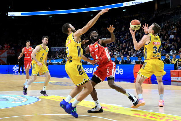 October 19, 2026, Germany, GER, DEU, Basketball, BBL Cup, Day 1, 2026–2027 Season, Berlin, ALBA Berlin vs. Bamberg, JORDAN FORD (ALBA Berlin) 3, Justin Bean (ALBA Berlin) 34, Jordan Jones (Bamberg) 4, nordphoto GmbH, Engler Berlin, Uber Arena, Berlin, Germany Copyright: xNordphotox xEnglerx