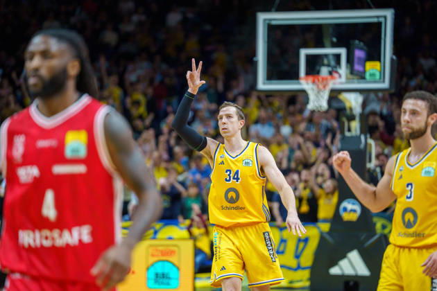 In the photo: a shot, celebration, joy, excitement; celebrating, cheering; Justin Bean, ALBA BERLIN, 34 19 10 2026, Alba Berlin vs. BMA365 Bamberg Baskets, BBL Cup Round of 16, basketball, 2026–27 season, Uber Arena Copyright: HMBxMedia xPascalxSpanehl