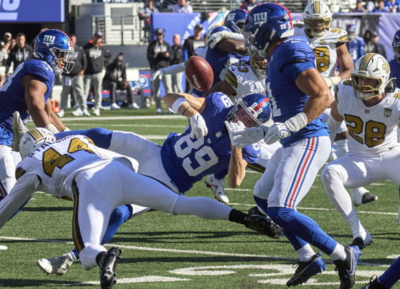 New York Giants kick returner Charlie Jones (89) fumbles after a hit by New Orleans Saints linebacker Isaiah Stalbird (44) during a NFL, American Football Herren, USA game at MetLife Stadium in East Rutherford, New Jersey. CSM NFL 2026: Saints Vs Giants SEP 18 - ZUMAc04_ 20261018_zma_c04_529 Copyright: xDuncanxWilliamsx