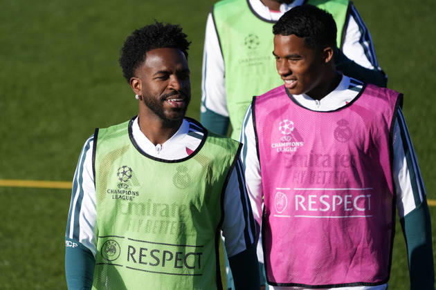 Real Madrid CF s Vinicius Junior (l) and Endrick Felipe Moreira during training session prior to the Champions League round 3 match against RB Leipzig. October 20 2026. (2026102047)