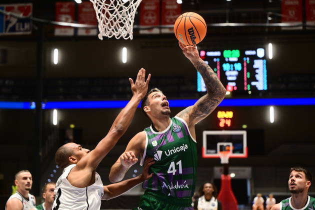 L-R Zed Key (Pardubice) and Willy Hernangomez (Malaga) in action during men s Basketball Champions League, group E, 2nd round, BK KVIS Pardubice vs Unicaja Malaga, in Pardubice, Czech Republic, October 20, 2026. (CTKxPhoto JosefxVostarek) CTKPhotoP2026102006530  CTKPhotoP2026102006530