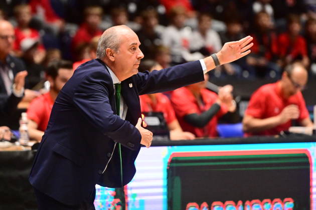 Coach Txus Vidorreta (Malaga) gestures during men s Basketball Champions League, group E, 2nd round, BK KVIS Pardubice vs Unicaja Malaga, in Pardubice, Czech Republic, October 20, 2026. (CTKxPhoto JosefxVostarek) CTKPhotoP2026102006635  CTKPhotoP2026102006635