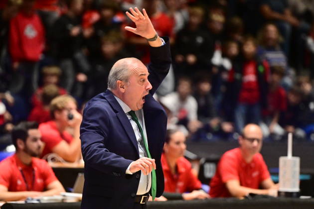 Coach Txus Vidorreta (Malaga) gestures during men s Basketball Champions League, group E, 2nd round, BK KVIS Pardubice vs Unicaja Malaga, in Pardubice, Czech Republic, October 20, 2026. (CTKxPhoto JosefxVostarek) CTKPhotoP2026102006744  CTKPhotoP2026102006744