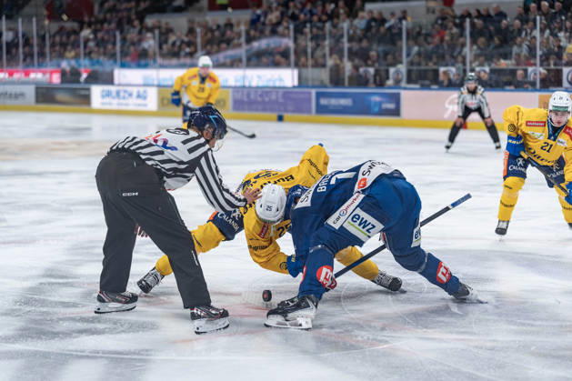 October 20, 2026, Zurich, Swiss Life Arena, National League: ZSC Lions vs. HC Davos, 79 Thierry Bader (ZSC), 25 Beni Waidacher (Davos), Zurich, Swiss Life Arena, Zurich, Switzerland Copyright: xJustPictures.ch StefanxEmchx jp-de-StEm-DSC0004420261020