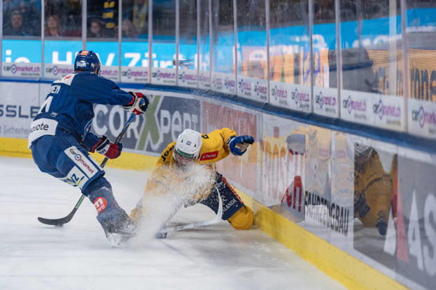 October 20, 2026, Zurich, Swiss Life Arena, National League: ZSC Lions vs. HC Davos, 22 Brendan Lemieux (Davos), 44 Mikko Lehtonen (ZSC Zurich), Swiss Life Arena, Zurich, Switzerland Copyright: xJustPictures.ch StefanxEmchx jp-de-StEm-DSC0030820261020