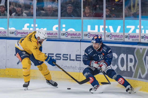 October 20, 2026, Zurich, Swiss Life Arena, National League: ZSC Lions vs. HC Davos, 58 Frederic Allard (Davos), 10 Sven Andrighetto (ZSC Zurich), Swiss Life Arena, Zurich, Switzerland Copyright: xJustPictures.ch StefanxEmchx jp-de-StEm-DSC0073420261020