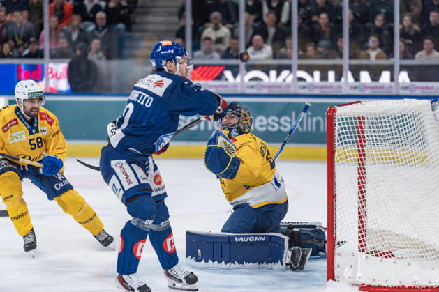 October 20, 2026, Zurich, Swiss Life Arena, National League: ZSC Lions vs. HC Davos, 29 (Goalie: Sandro Aeschlimann, Davos), 10 (Sven Andrighetto, ZSC), 58 (Frederic Allard, Davos), Zurich, Swiss Life Arena, Zurich, Switzerland Copyright: xJustPictures.ch StefanxEmchx jp-de-StEm-DSC0083920261020