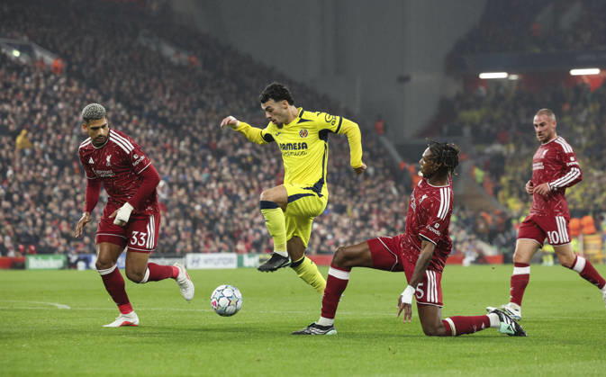 Manchester City v Villarreal, UEFA Champions League, League Stage 20.10.26 Manchester City v Villarreal, UEFA Champions League, League Stage Bradley Ormesher The Times Georges Mikautadze of Villarreal CF skips past Jérémy Jacquet of Liverpool  Copyright: xBradleyxOrmesherx NINTCHDBPICT001117223343