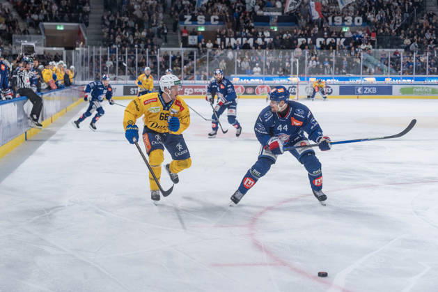 October 20, 2026, Zurich, Swiss Life Arena, National League: ZSC Lions vs. HC Davos, 66 Valentin Nussbaumer (Davos), 44 Mikko Lehtonen (ZSC Zurich), Swiss Life Arena, Zurich, Switzerland Copyright: xJustPictures.ch StefanxEmchx jp-de-StEm-DSC0128620261020