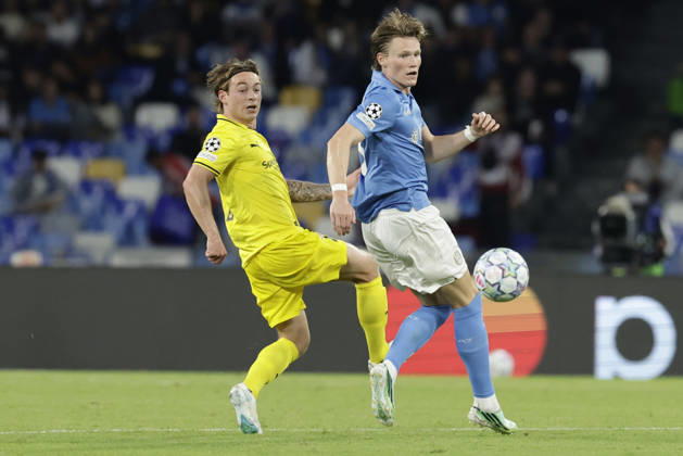Champions League match SSC Napoli vs Bodo Glimt Bodo Glimt s Norwegian midfielder Patrick Berg challenges for the ball with Napoli s Scottish midfielder Scott McTominay during the Uefa champions league match between SSC Napoli vs Bodo Glimt at the Diego Armando Maradona Stadium in Naples on October 20, 2026. _BPH2849 Copyright: xAntonioxBalascox