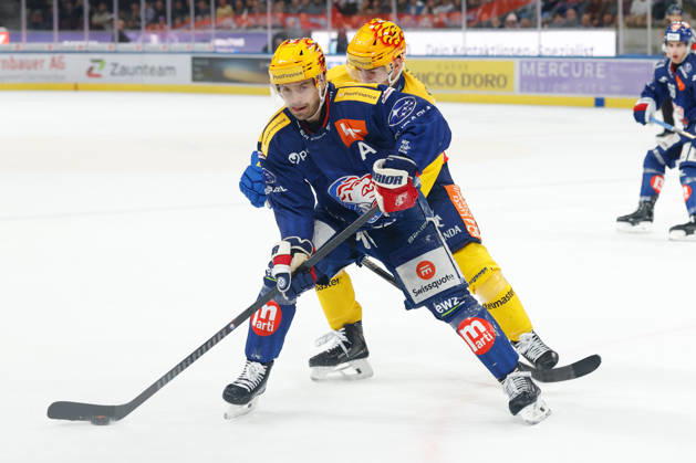 October 20, 2026, Swiss Life Arena, Zurich, SWITZERLAND, 2026–2027 Season, Men s Ice Hockey National League: ZSC Lions vs. HC Davos, Denis Malgin (ZSC Lions) vs. Filip Zadina (HC Davos)