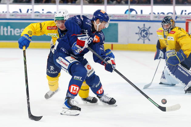 October 20, 2026, Swiss Life Arena, Zurich, SWITZERLAND, 2026–2027 Season, Men s Ice Hockey National League, ZSC Lions vs. HC Davos, Julian Parree (li), HC Davos vs. Dean Kukan, ZSC Lions