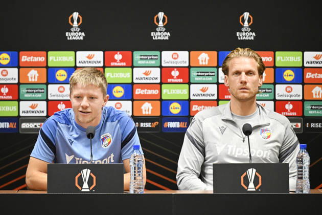 From left soccer player Lukas Cerv and coach Radoslav Kovac of Viktoria Plzen speak during the press conference, PK, Pressekonferenz prior to the fotball UEFA Europa League 3rd round match: Viktoria Plzen vs Levski Sofia in Pilsen, Czech Republic, October 21, 2026. (CTKxPhoto MiroslavxChaloupka) CTKPhotoP2026102106249  CTKPhotoP2026102106249