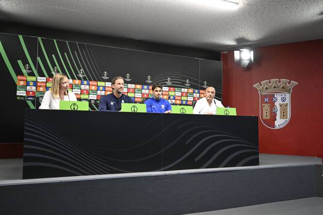 SC Braga v KAA Gent - UEFA Conference League Media Activities 21 10 2026 BRAGA, PORTUGAL - OCTOBER 21 : De Mil Rik head coach of KAA Gent and Tiago Alves Araujo Felipe defender of KAA Gent speaking with the media during a pre-match press conference, PK, Pressekonferenz ahead of the UEFA Conference League 2026 27 League Phase matchday 2 match between SC Braga and KAA Gent on October 21, 2026 in Braga, Portugal, 21 10 2026 Braga Portugal  Copyright: xNicoxVereeckenx