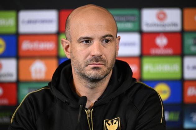 FC Midtjylland v Sint-Truidense VV - UEFA Conference League Media Activities 21 10 2026 HERNING, DENMARK - OCTOBER 21 : De Meyer Frederic head coach of Sint-Truidense VV speaking with the media during a pre-match press conference, PK, Pressekonferenz ahead of the UEFA Conference League 2026 27 League Phase matchday 2 match between FC Midtjylland and Sint-Truidense VV on October 21, 2026 in Herning, Denmark, 21 10 2026 Herning Denmark  Copyright: xTomasxSiskx