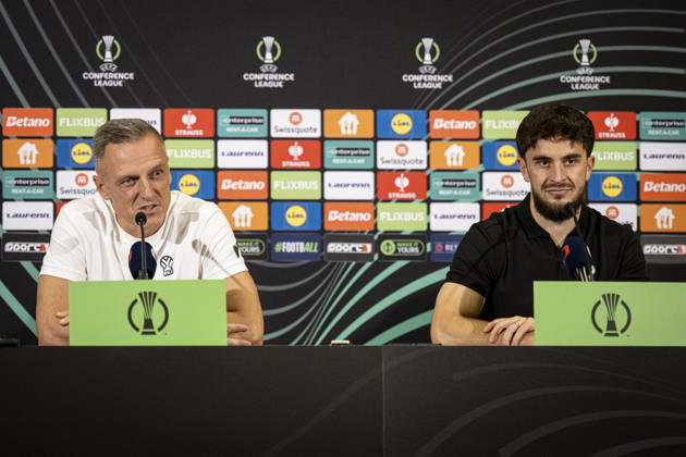 From left coach of FK Jablonec Lubos Kozel and player Richard Sedlacek speak during the press conference, PK, Pressekonferenz prior to the Football Conference League 2nd round match FK Jablonec vs Brighton in Jablonec nad Nisou, Czech Republic, October 21, 2026. (CTKxPhoto RadekxPetrasek) CTKPhotoP2026102107230  CTKPhotoP2026102107230
